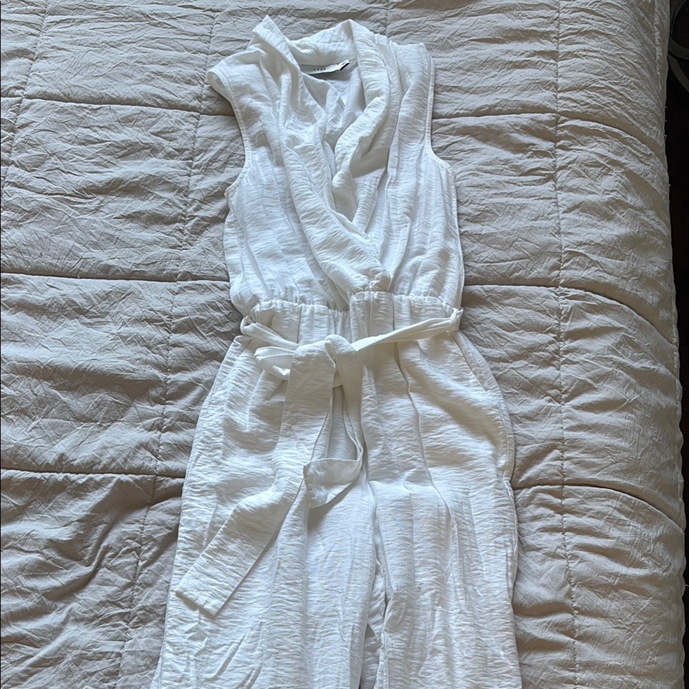 Elegant White Sleeveless Jumpsuit